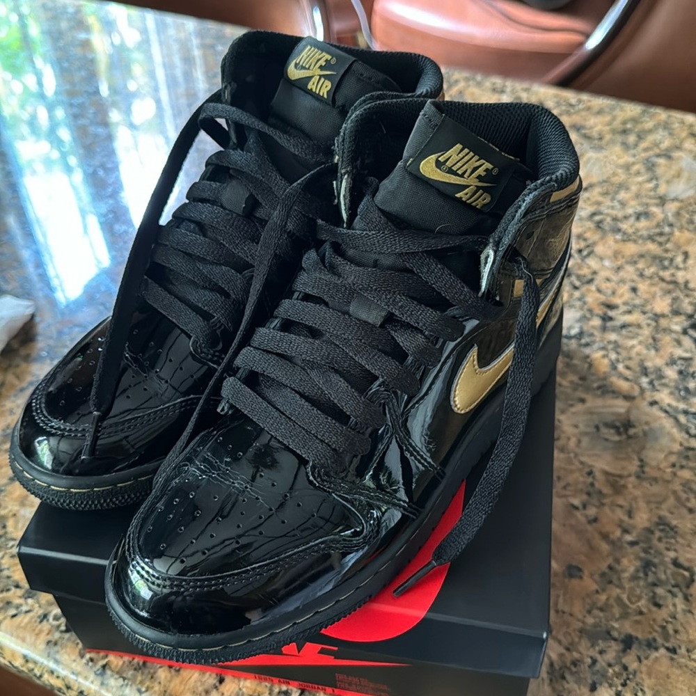 Air Jordan 1 Retro High OG GS (Black Metalic Gold) 2020